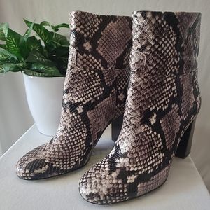 Tory Burch leather Snakeskin ankle boots⭐️🔥 Womens Size 5.5 US